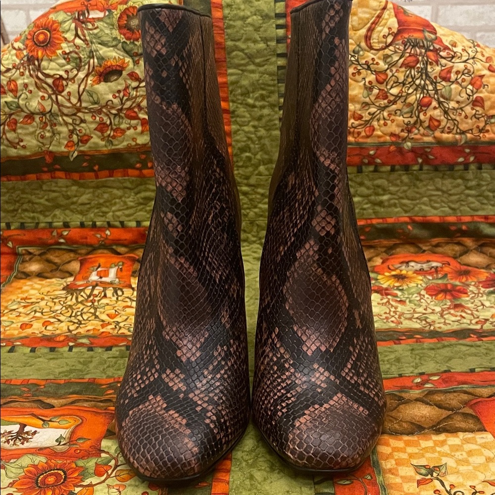 #59 Aqua Soren Brown Snakeskin patterned heeled Ankle Boots sz 8 NWOT - Picture 1 of 8
